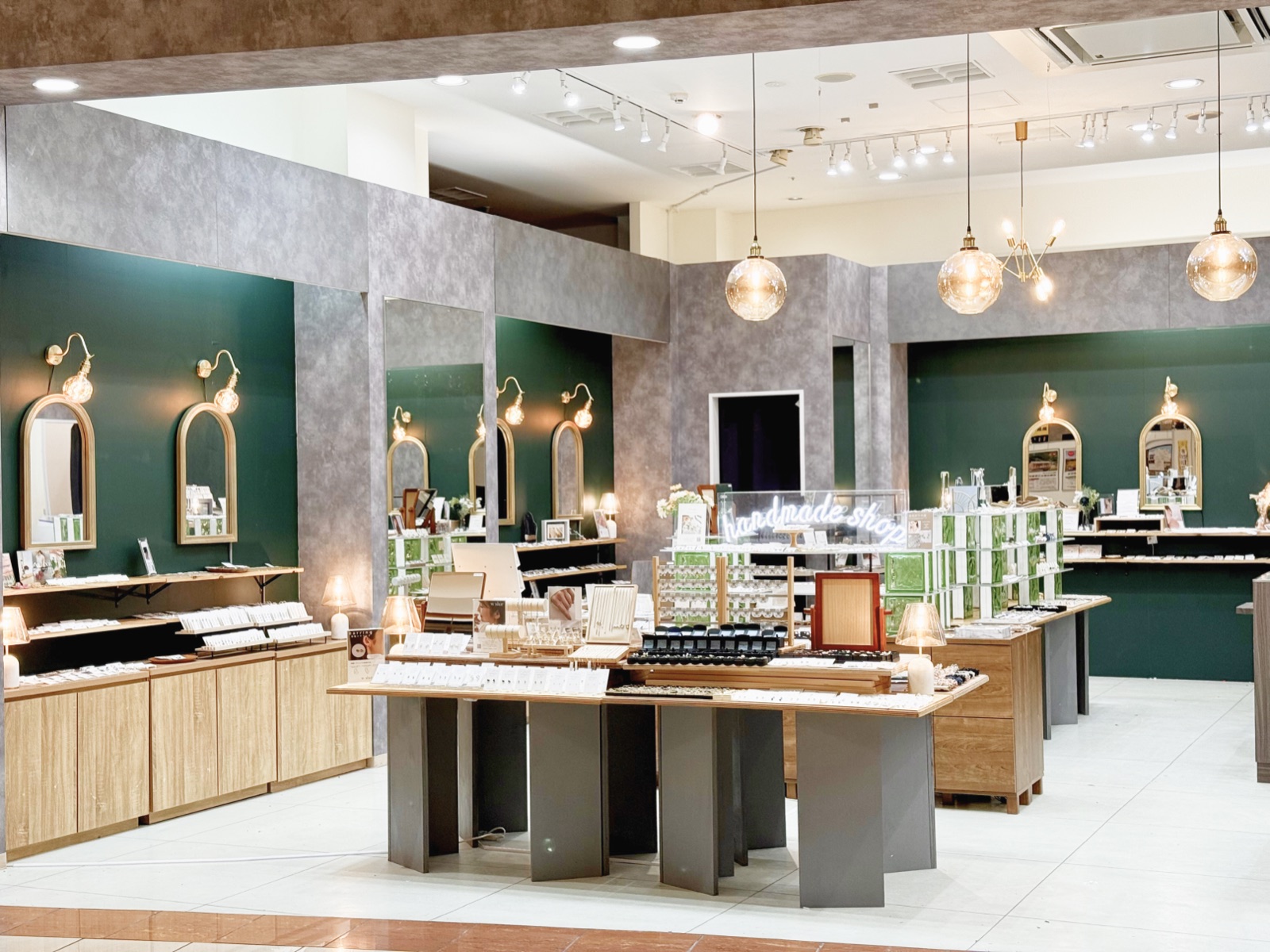 イオンモール新居浜店
